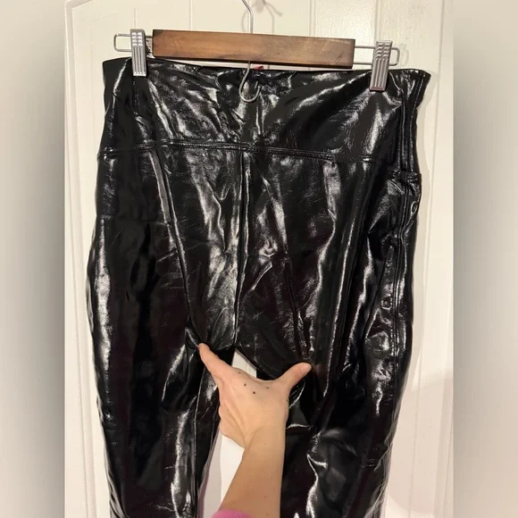 SPANX faux patent leather leggings, black, size L - Picture 9 of 9
